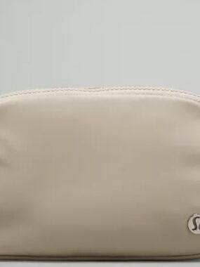 lululemon athletica Everywhere Belt Bag